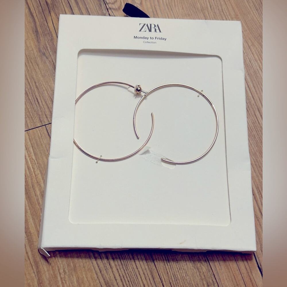 Nwt- Zara- gold tone hoop earrings